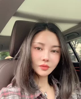 前凸后翘小姐姐