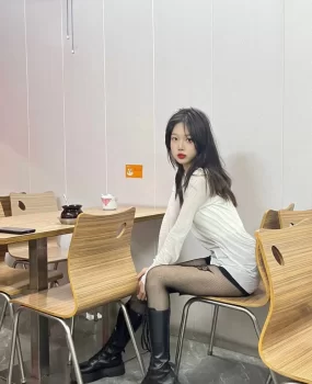 渔网袜穿搭诱惑白虎美少女