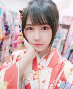 深圳清纯极品大长腿小仙女，床下清纯漂亮床上淫荡风骚